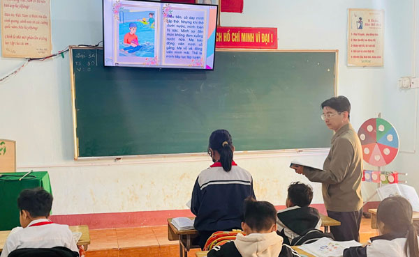 Tôi sử dụng đọc mẫu nằng sách lật